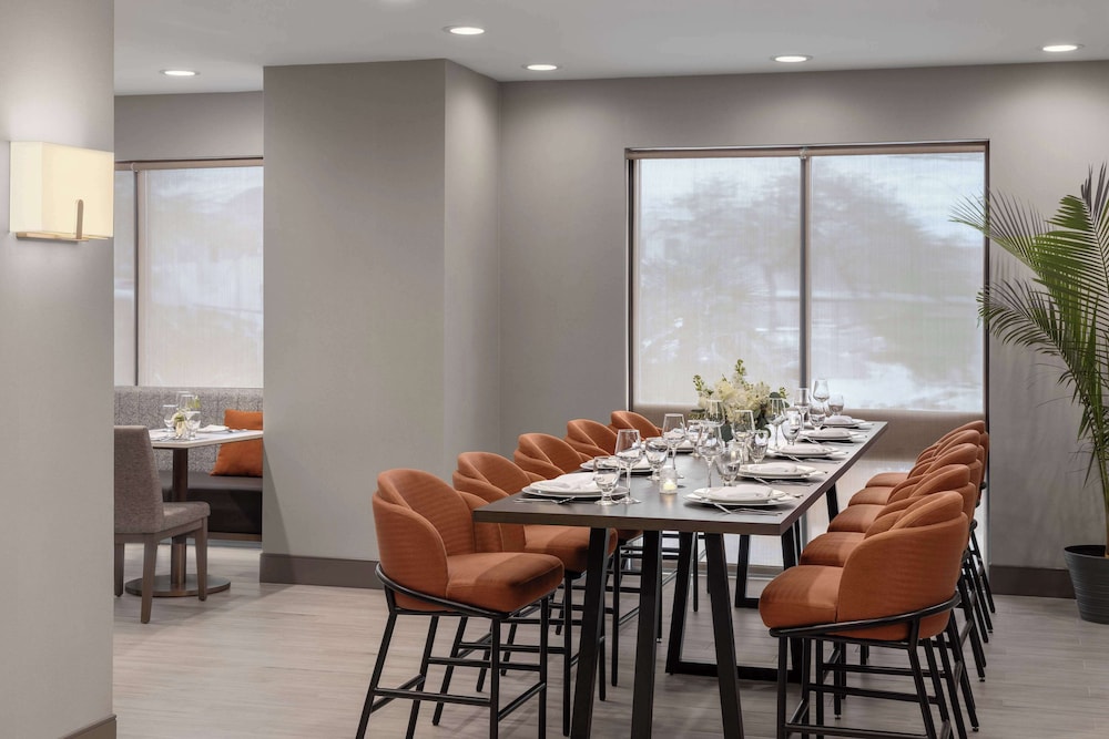 DoubleTree by Hilton Las Vegas Airport — Restaurant & bars in Las Vegas, Nevada
