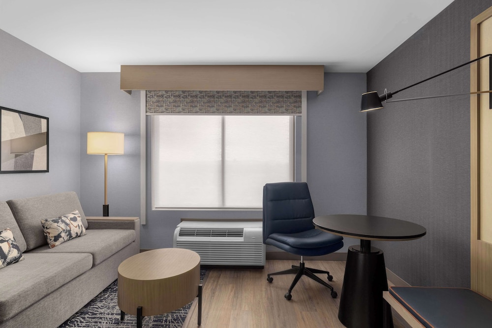 DoubleTree by Hilton Las Vegas Airport — Hotel rooms in Las Vegas, Nevada