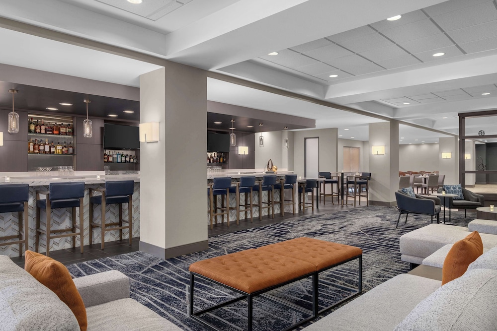 DoubleTree by Hilton Las Vegas Airport — Restaurant & bars in Las Vegas, Nevada