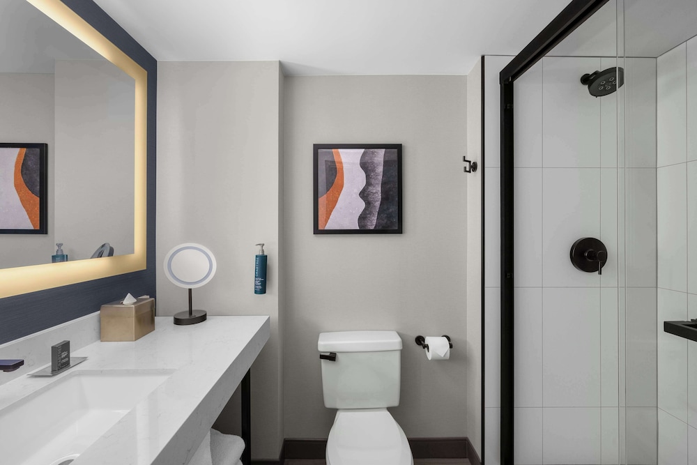 DoubleTree by Hilton Las Vegas Airport — Hotel rooms in Las Vegas, Nevada