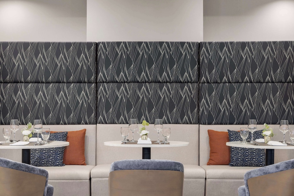 DoubleTree by Hilton Las Vegas Airport — Restaurant & bars in Las Vegas, Nevada
