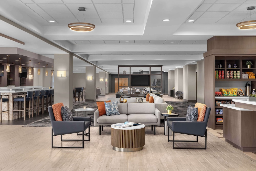 DoubleTree by Hilton Las Vegas Airport — Restaurant & bars in Las Vegas, Nevada