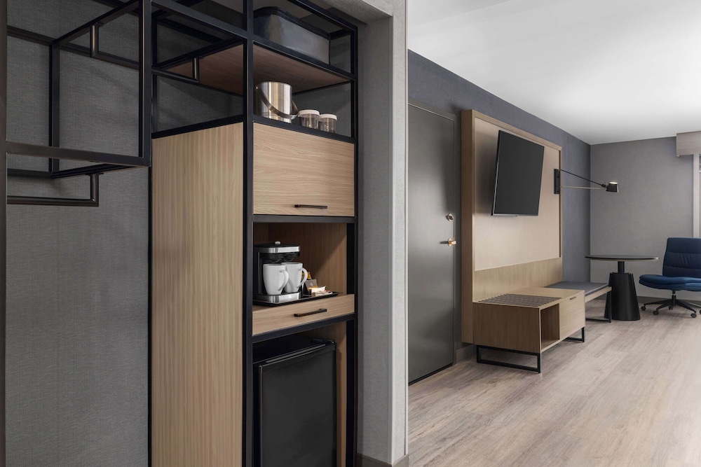 DoubleTree by Hilton Las Vegas Airport — Hotel rooms in Las Vegas, Nevada