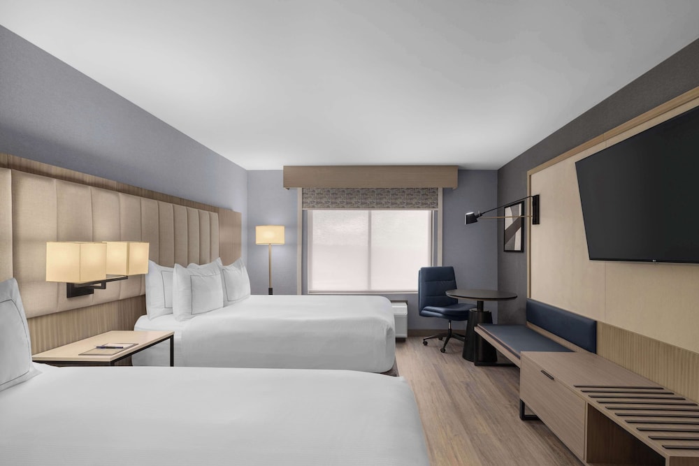 DoubleTree by Hilton Las Vegas Airport — Hotel rooms in Las Vegas, Nevada