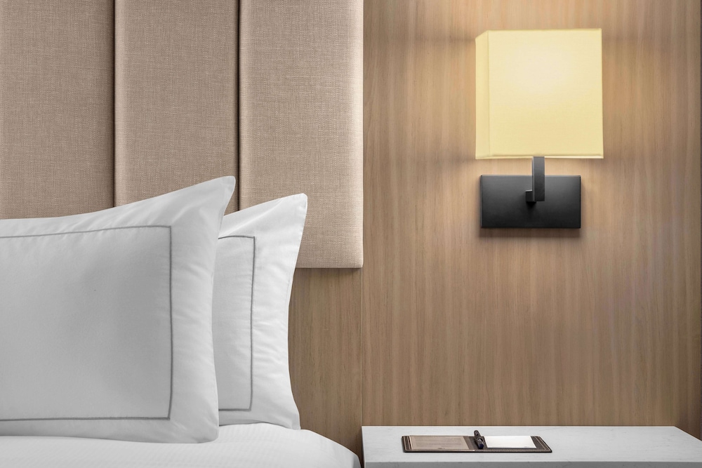 DoubleTree by Hilton Las Vegas Airport — Hotel rooms in Las Vegas, Nevada