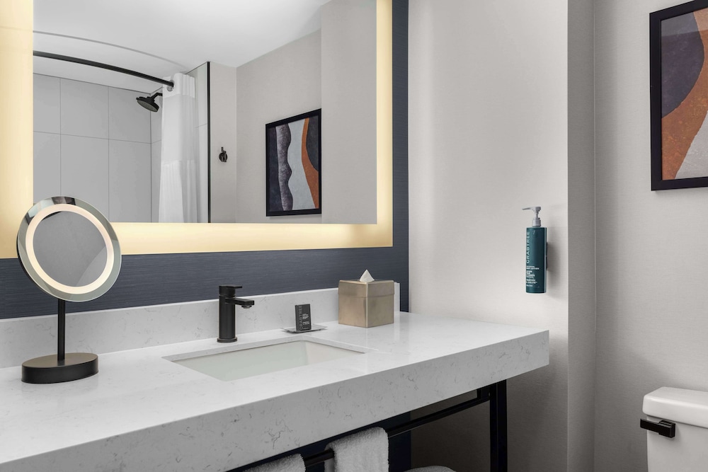 DoubleTree by Hilton Las Vegas Airport — Hotel rooms in Las Vegas, Nevada
