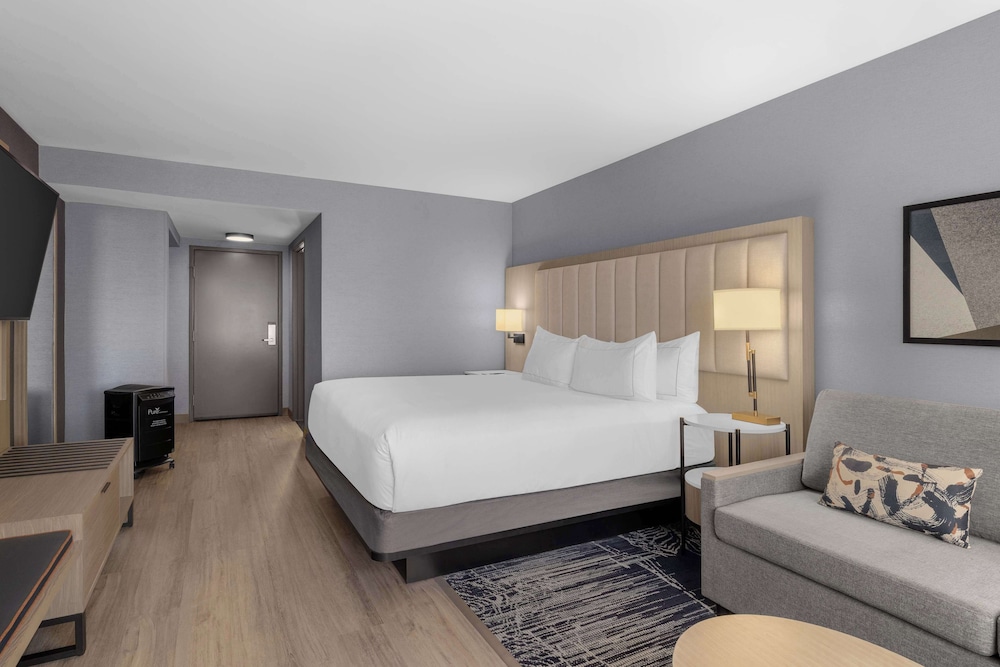 DoubleTree by Hilton Las Vegas Airport — Hotel rooms in Las Vegas, Nevada