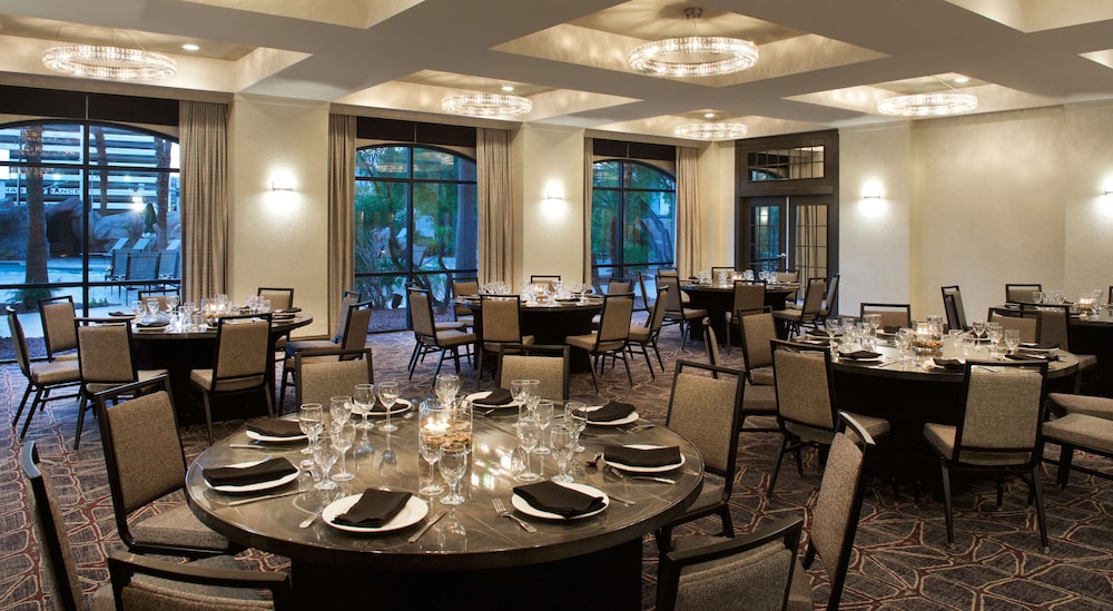 Embassy Suites by Hilton Las Vegas — Restaurant & bars in Las Vegas, Nevada