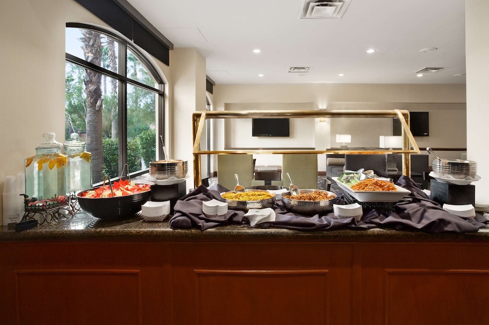 Embassy Suites by Hilton Las Vegas — Restaurant & bars in Las Vegas, Nevada