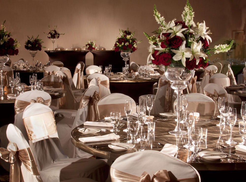 Embassy Suites by Hilton Las Vegas — Restaurant & bars in Las Vegas, Nevada