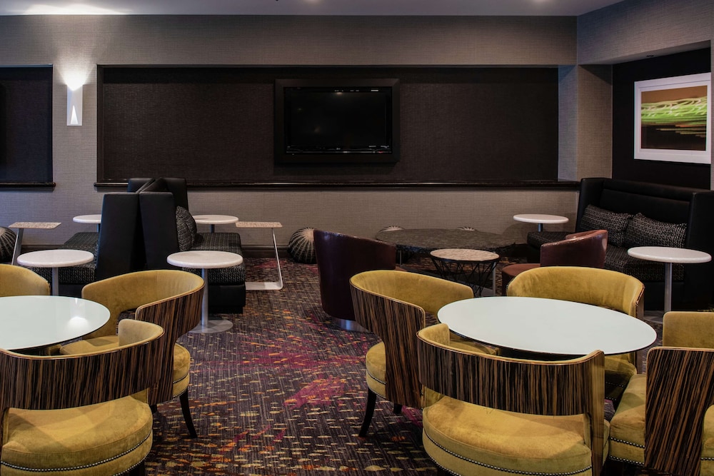 Embassy Suites by Hilton Las Vegas — Restaurant & bars in Las Vegas, Nevada