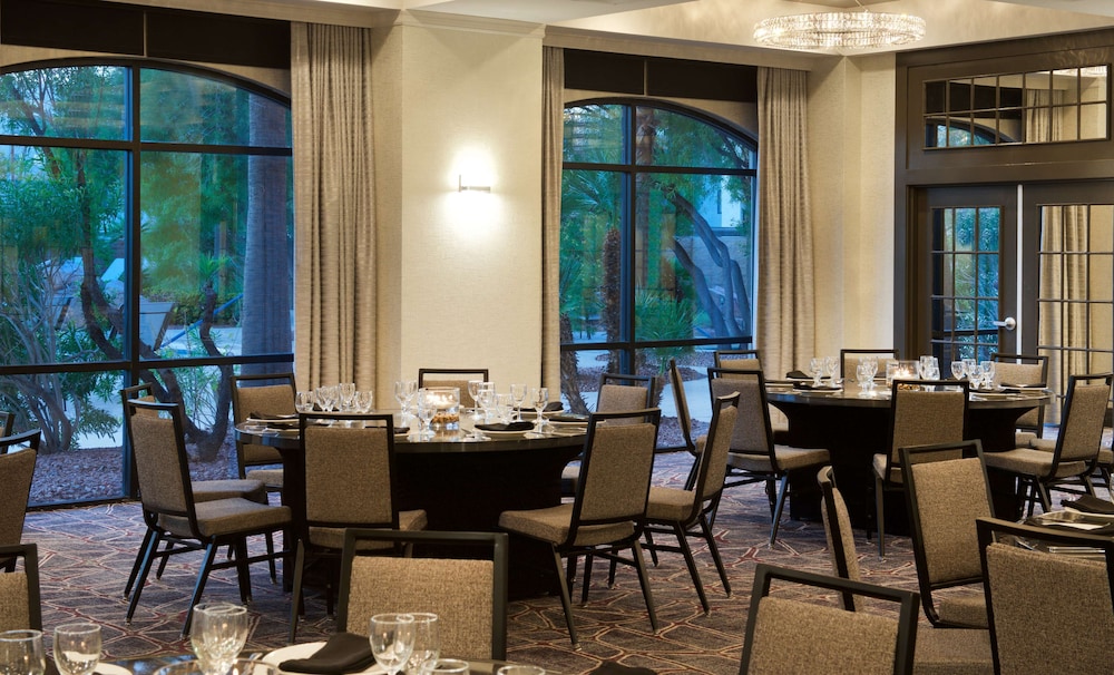 Embassy Suites by Hilton Las Vegas — Restaurant & bars in Las Vegas, Nevada