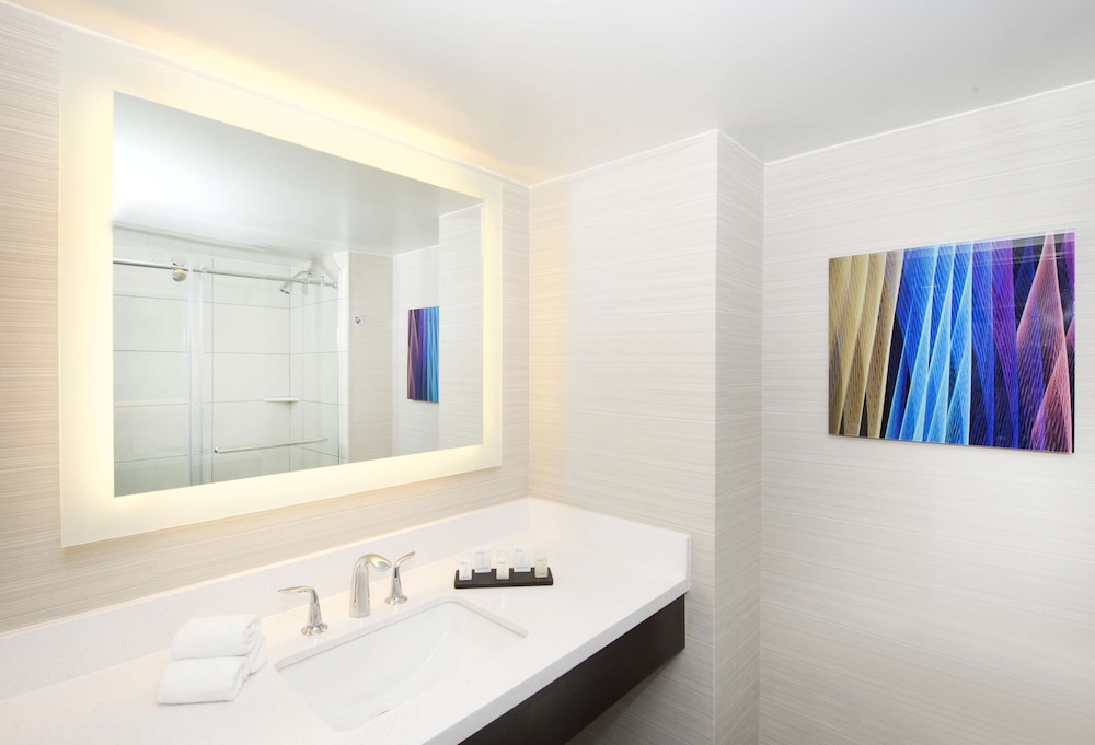 Embassy Suites by Hilton Las Vegas — Hotel rooms in Las Vegas, Nevada