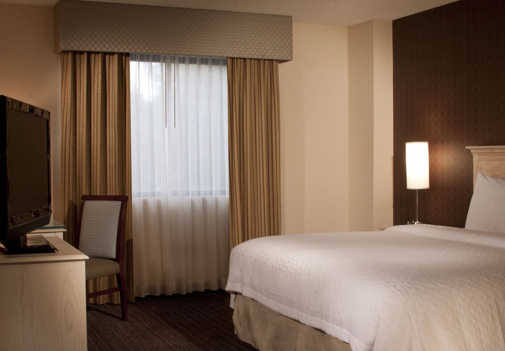 Embassy Suites by Hilton Las Vegas — Hotel rooms in Las Vegas, Nevada