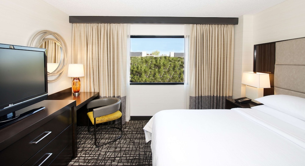 Embassy Suites by Hilton Las Vegas — Hotel rooms in Las Vegas, Nevada