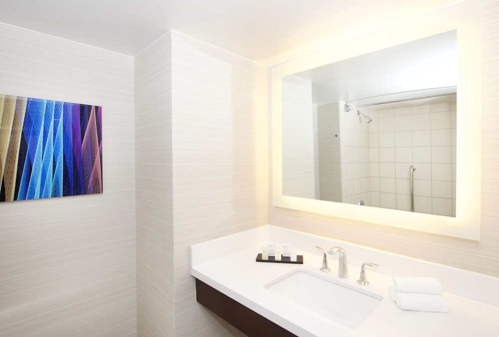 Embassy Suites by Hilton Las Vegas — Hotel rooms in Las Vegas, Nevada