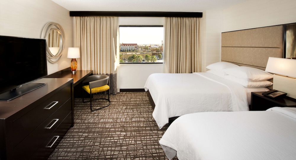 Embassy Suites by Hilton Las Vegas — Hotel rooms in Las Vegas, Nevada