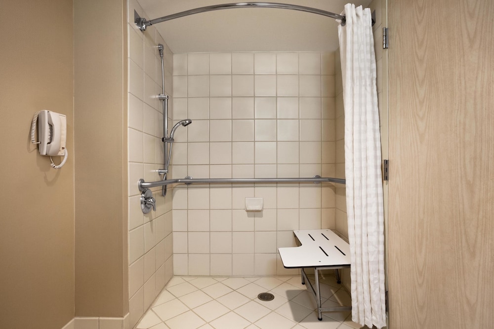 Embassy Suites by Hilton Las Vegas — Hotel rooms in Las Vegas, Nevada