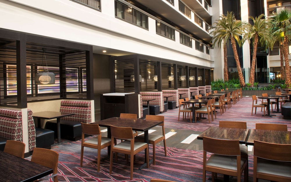Embassy Suites by Hilton Las Vegas — Restaurant & bars in Las Vegas, Nevada