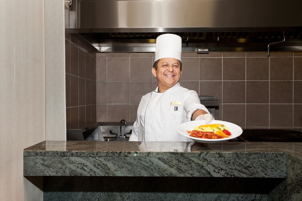 Embassy Suites by Hilton Las Vegas — Restaurant & bars in Las Vegas, Nevada