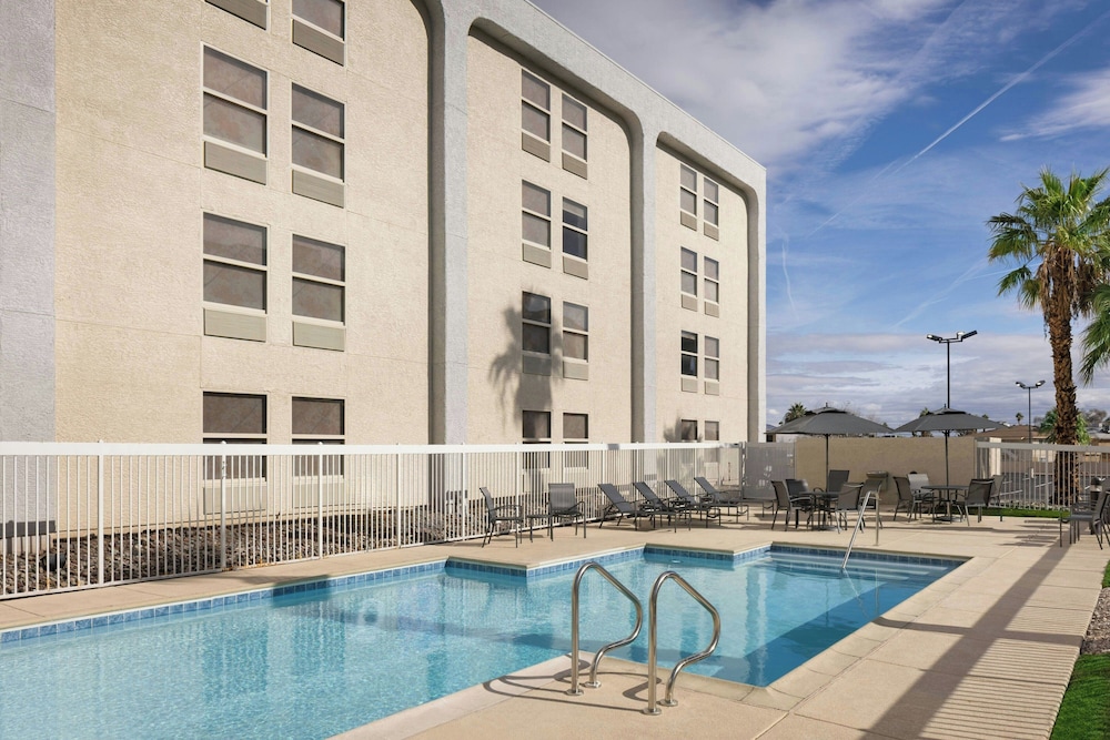 Fairfield Inn Las Vegas Convention Center — Swimming pool in Las Vegas, Nevada
