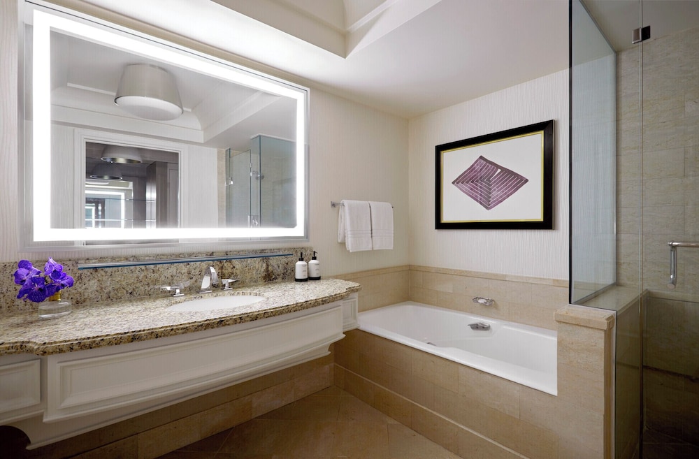 Four Seasons Hotel Las Vegas — Hotel rooms in Las Vegas, Nevada