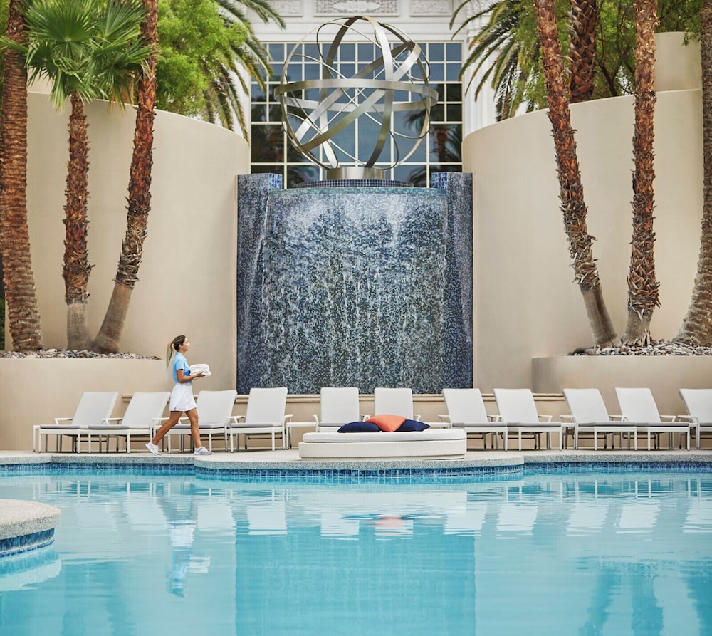 Four Seasons Hotel Las Vegas — Swimming pool in Las Vegas, Nevada