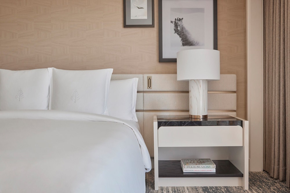 Four Seasons Hotel Las Vegas — Hotel rooms in Las Vegas, Nevada