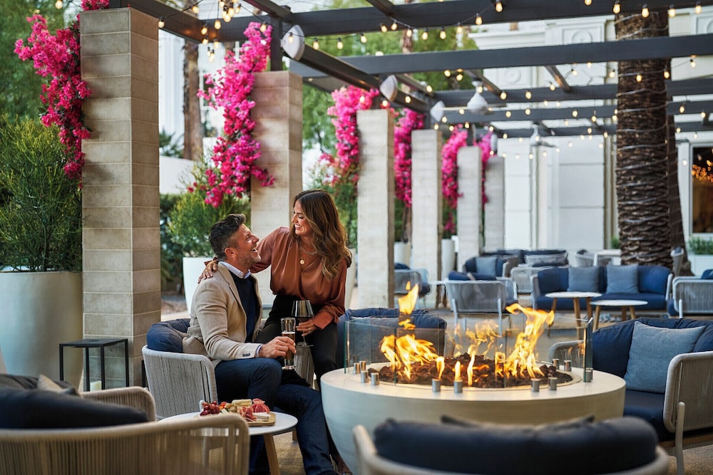 Four Seasons Hotel Las Vegas — Restaurant & bars in Las Vegas, Nevada