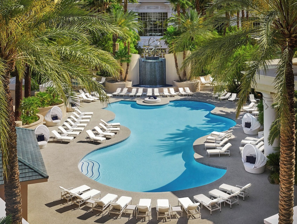 Four Seasons Hotel Las Vegas — Swimming pool in Las Vegas, Nevada