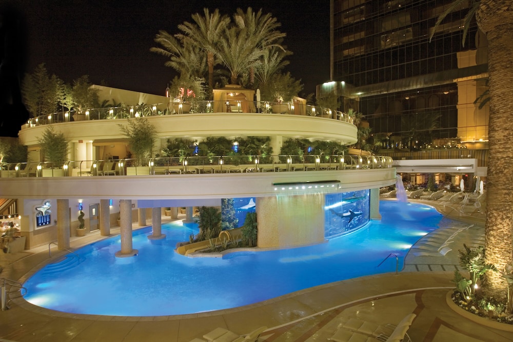 Golden Nugget Las Vegas Hotel & Casino — Swimming pool in Las Vegas, Nevada