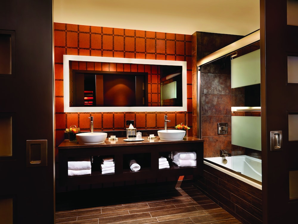Golden Nugget Las Vegas Hotel & Casino — Hotel rooms in Las Vegas, Nevada