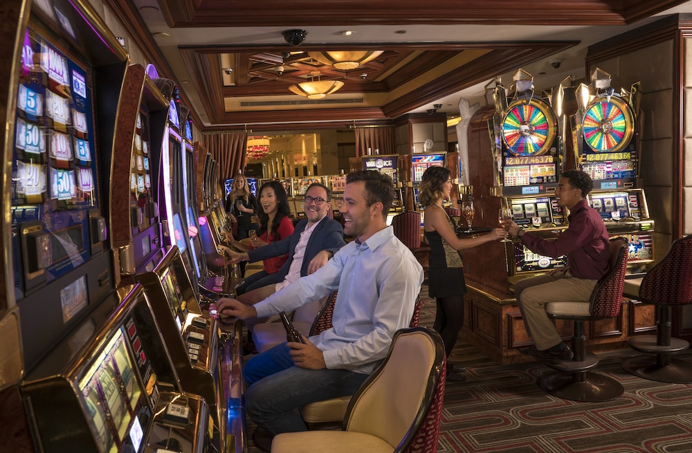Golden Nugget Las Vegas Hotel & Casino — Restaurant & bars in Las Vegas, Nevada