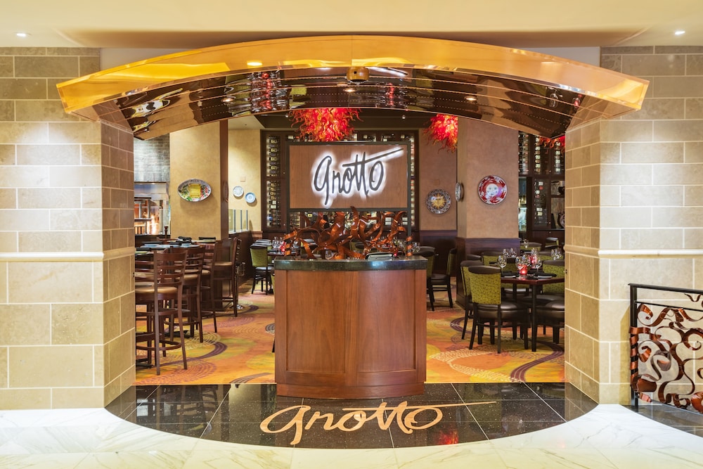 Golden Nugget Las Vegas Hotel & Casino — Restaurant & bars in Las Vegas, Nevada