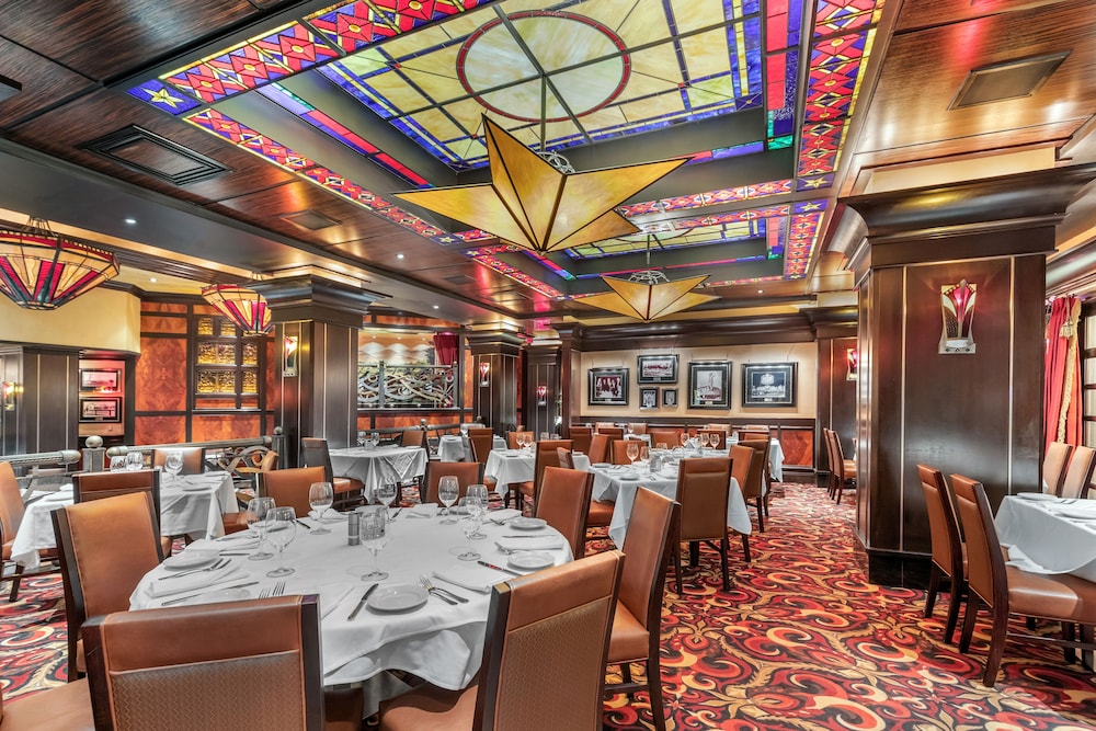 Golden Nugget Las Vegas Hotel & Casino — Restaurant & bars in Las Vegas, Nevada
