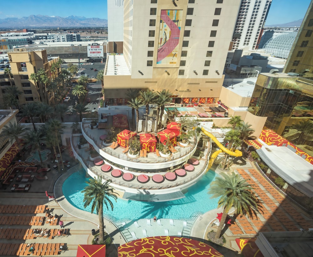 Golden Nugget Las Vegas Hotel & Casino — Swimming pool in Las Vegas, Nevada