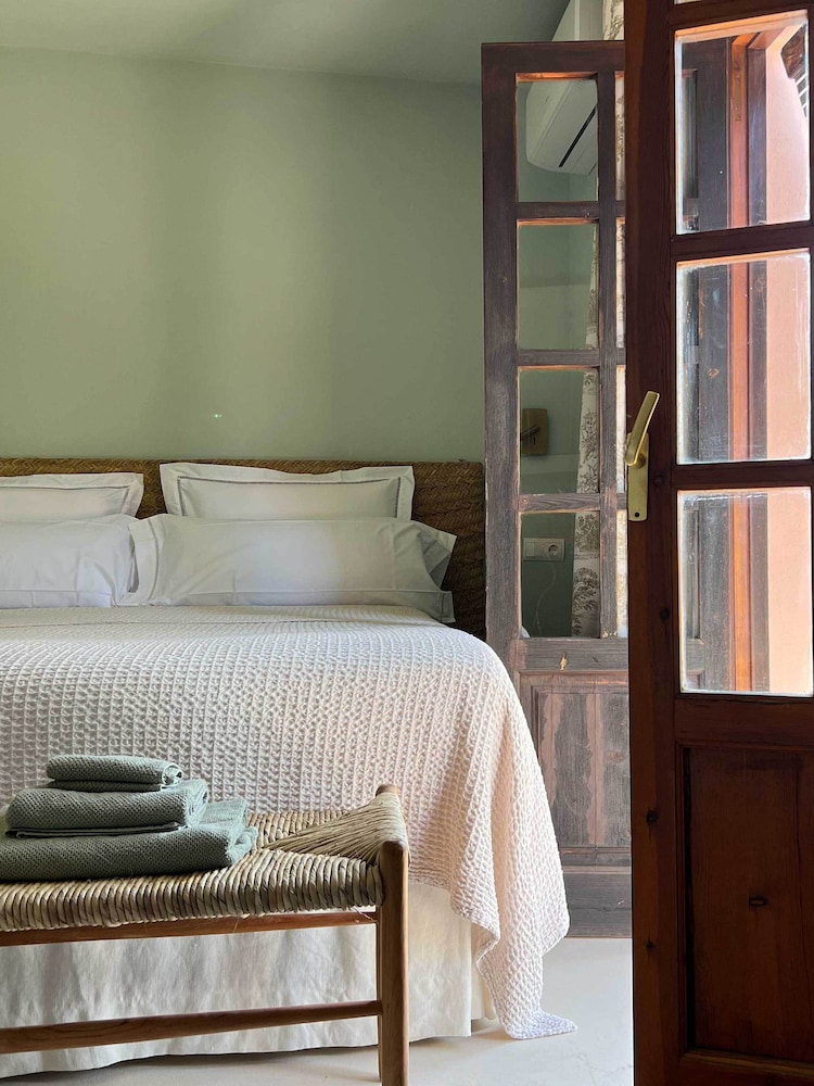 Gare du Nord Hotel — Hotel rooms in Sant Joan de Labritja, Balearic Islands