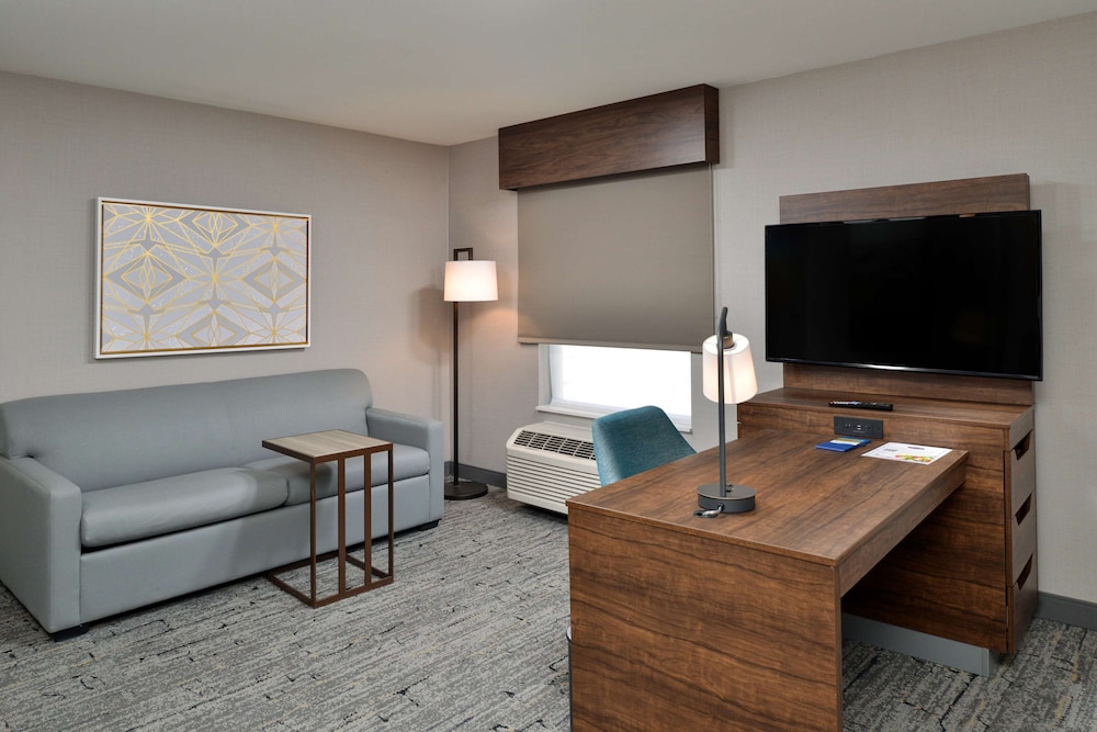 Hampton Inn & Suites Las Vegas Airport — Hotel rooms in Las Vegas, Nevada