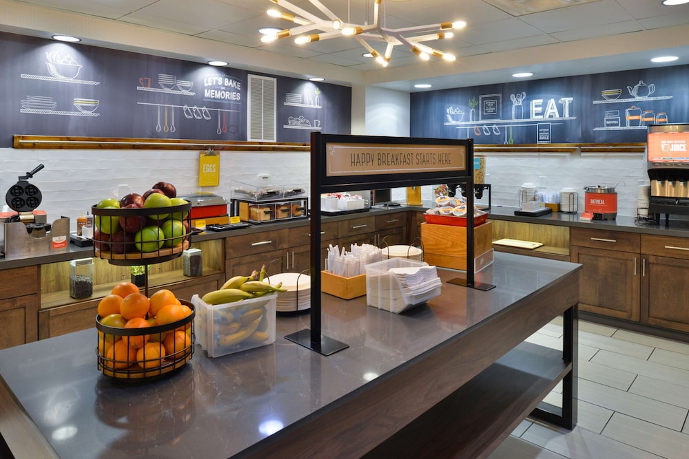 Hampton Inn & Suites Las Vegas Airport — Restaurant & bars in Las Vegas, Nevada
