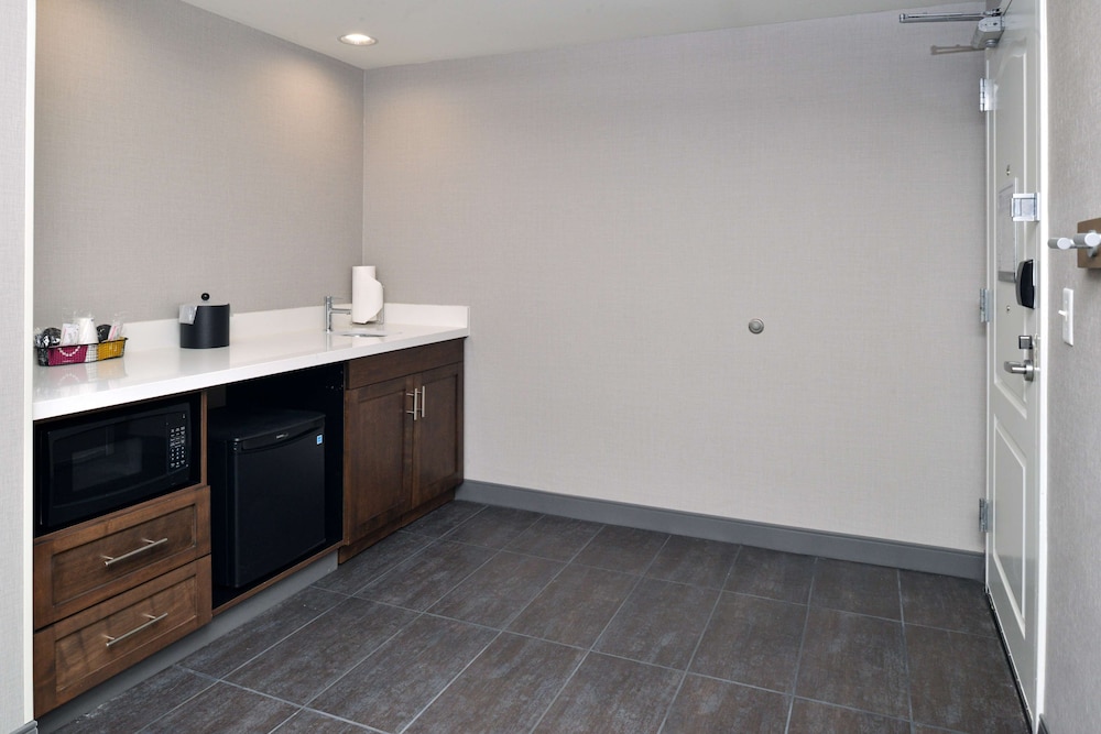 Hampton Inn & Suites Las Vegas Airport — Hotel rooms in Las Vegas, Nevada