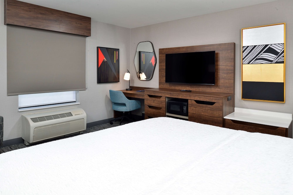 Hampton Inn & Suites Las Vegas Airport — Hotel rooms in Las Vegas, Nevada