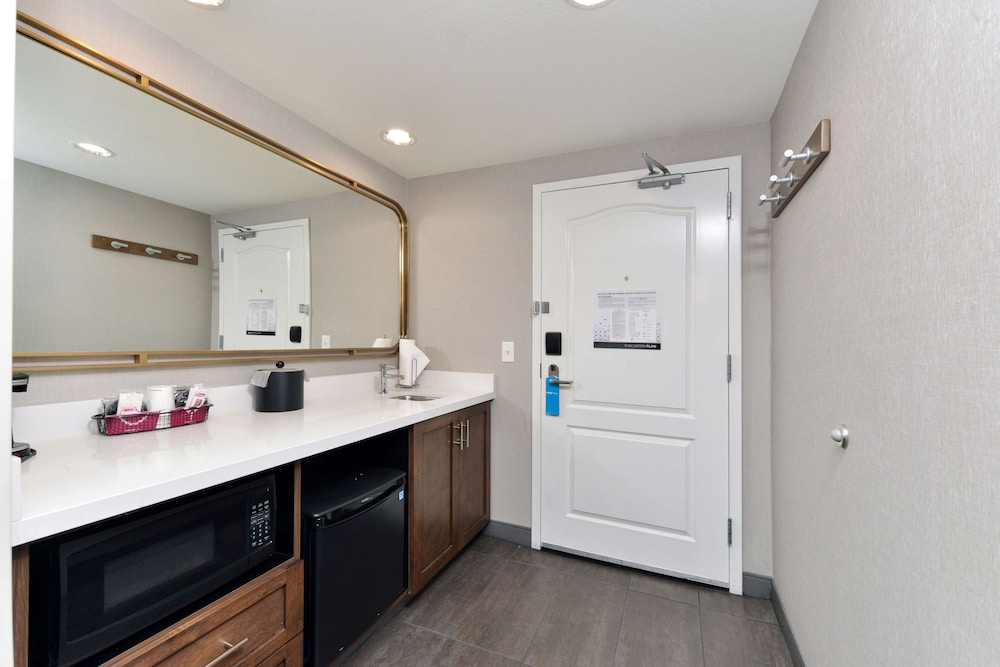 Hampton Inn & Suites Las Vegas Airport — Hotel rooms in Las Vegas, Nevada