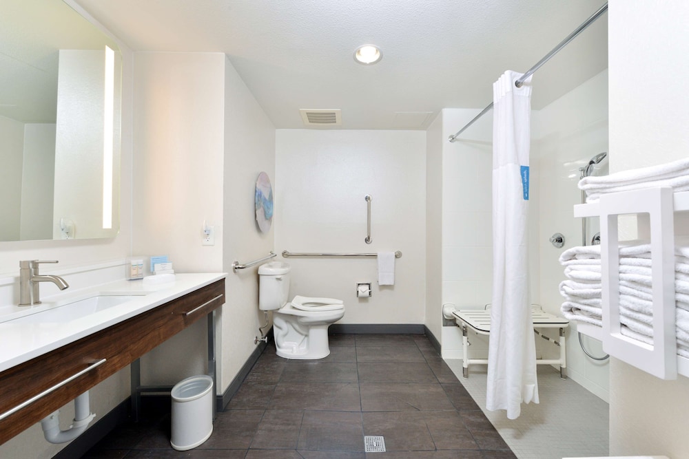 Hampton Inn & Suites Las Vegas Airport — Hotel rooms in Las Vegas, Nevada