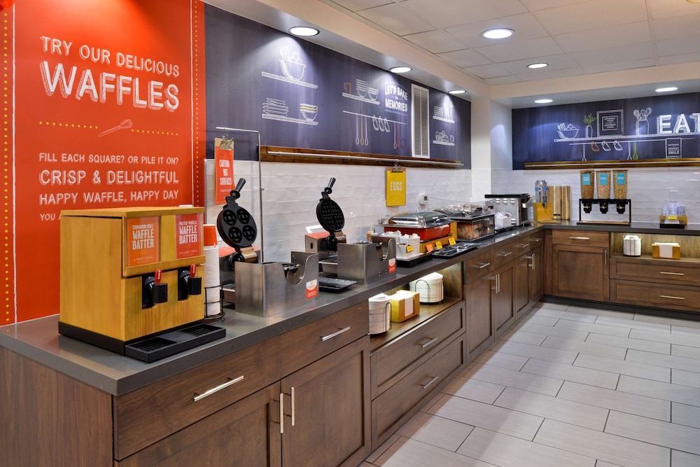 Hampton Inn & Suites Las Vegas Airport — Restaurant & bars in Las Vegas, Nevada