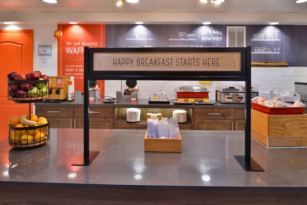 Hampton Inn & Suites Las Vegas Airport — Restaurant & bars in Las Vegas, Nevada