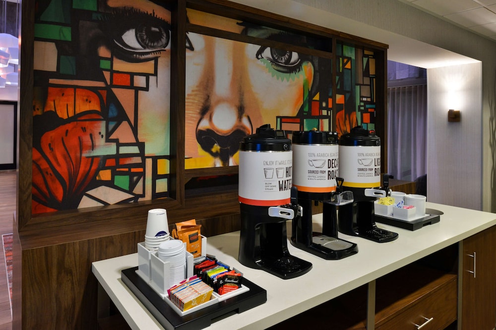 Hampton Inn & Suites Las Vegas Airport — Restaurant & bars in Las Vegas, Nevada