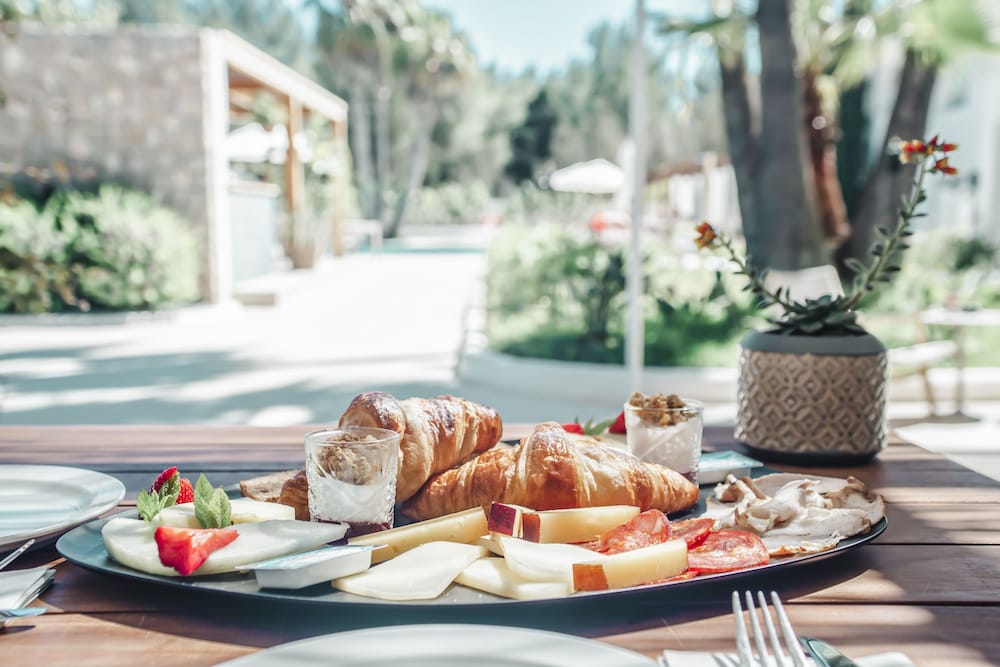 Hotel Boutique & Spa Las Mimosas Ibiza — Restaurant & bars in San Antonio, Balearic Islands