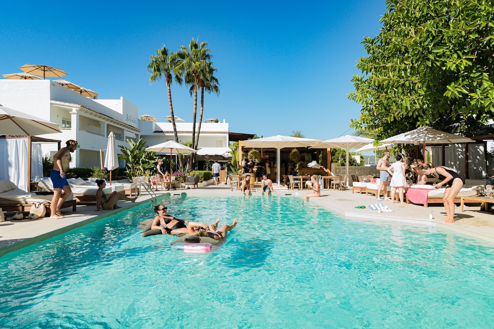 Hotel Boutique & Spa Las Mimosas Ibiza — Swimming pool in San Antonio, Balearic Islands