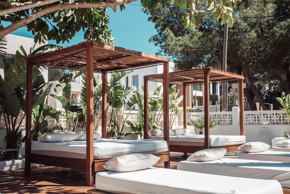 Hotel Boutique & Spa Las Mimosas Ibiza — Hotel building in San Antonio, Balearic Islands