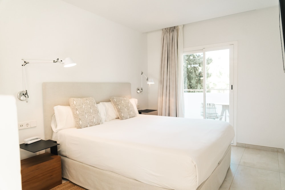 Hotel Boutique & Spa Las Mimosas Ibiza — Hotel rooms in San Antonio, Balearic Islands